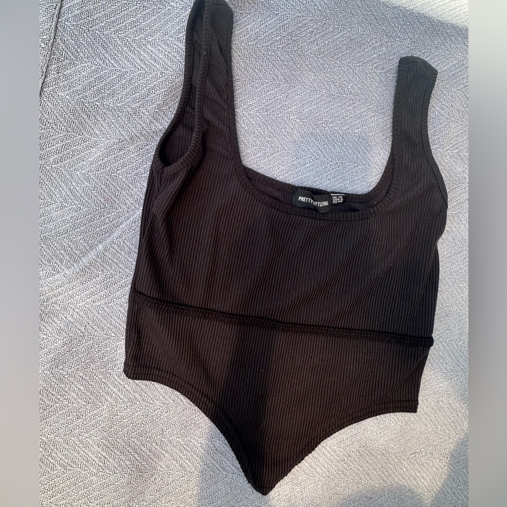 Black tank crop top